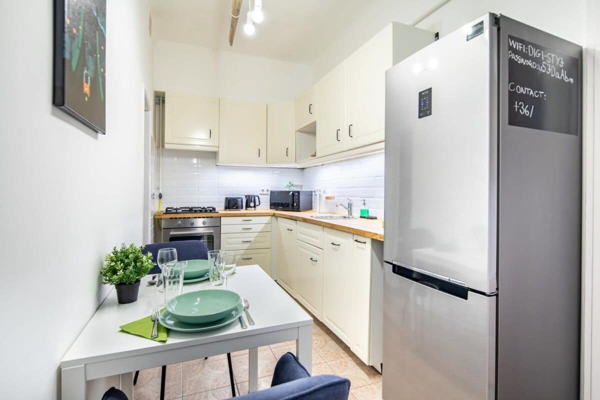 Convenient Apartment At Gastro Driven Location Budapest Eksteriør bilde